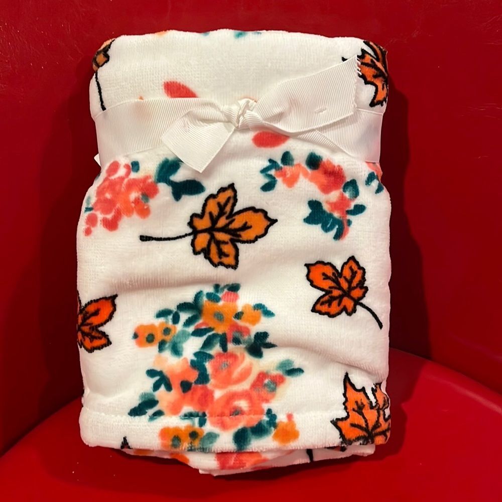 NWT Betsey Johnson hand towels
